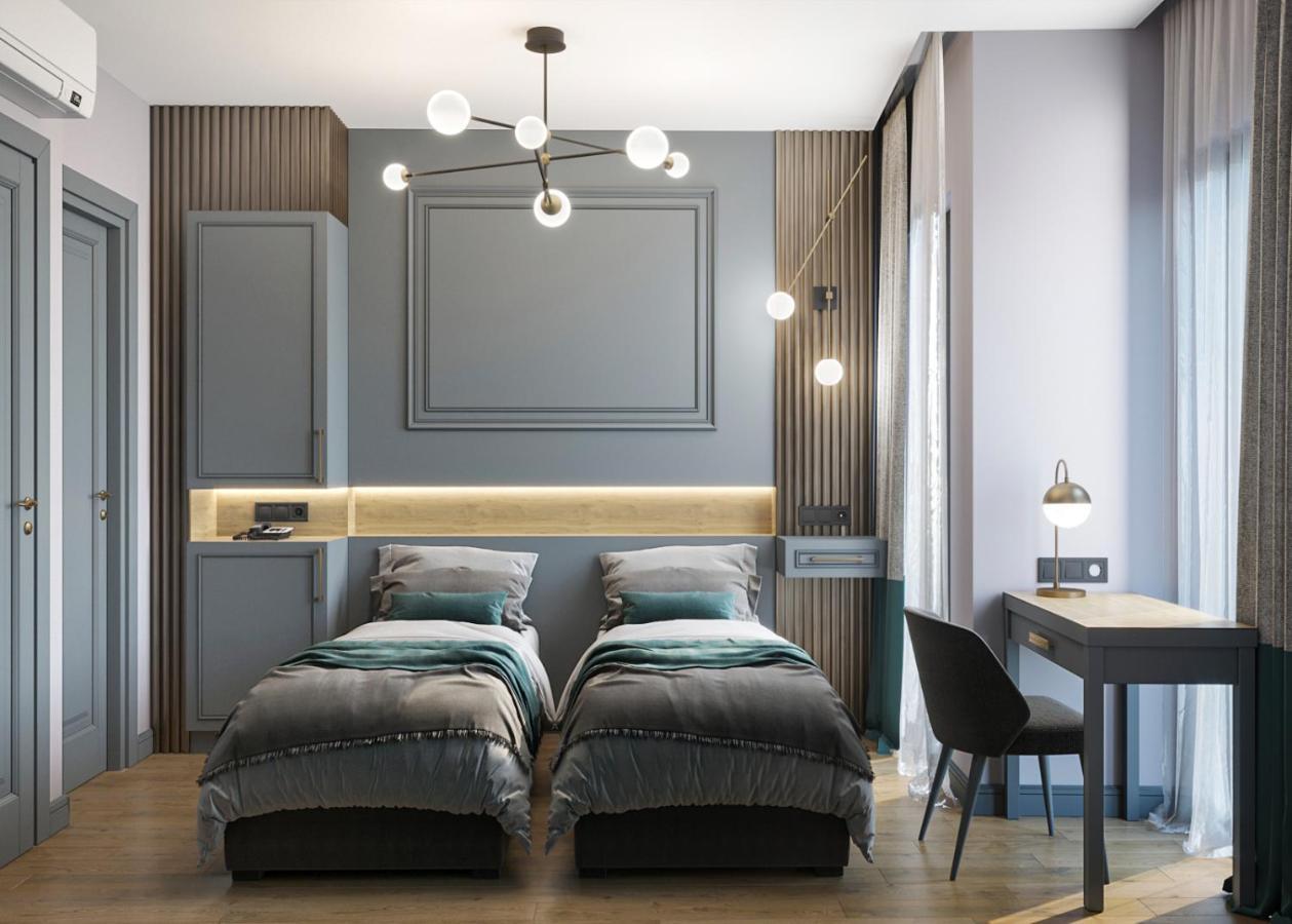 Lynda Hotel
